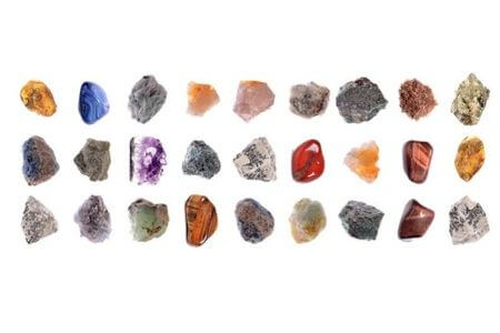 labradorite, calcédoine, grenat, cristal de roche, apatite, opaque, rubis, quartz rose, saphir, diamant, argent et or