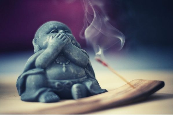 Comment brûler un bâton d'encens