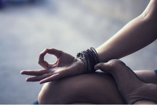 top 10 mudras de méditation et comment utiliser leurs bienfaits