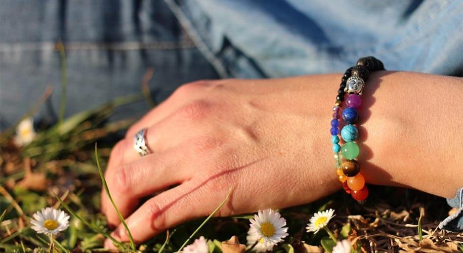 Bracelet 7 chakras quel poignet ?
